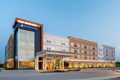 Wyndham Westfield Hotels near CrossRoads Church At Westfield
