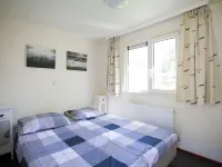 Exclusif 6 Hotel dekat Kinderboerderij Velserbeek