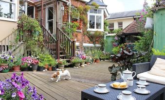 The Brick House Bed & Breakfast - Housity