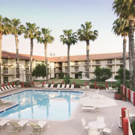 DoubleTree by Hilton Bakersfield