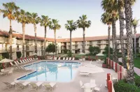 DoubleTree by Hilton Bakersfield - Pools