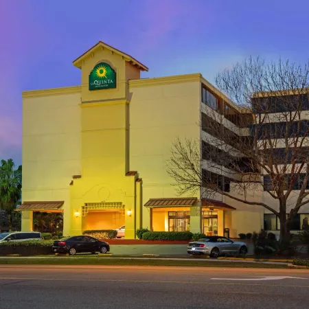 La Quinta Inn & Suites by Wyndham New Orleans Airport
