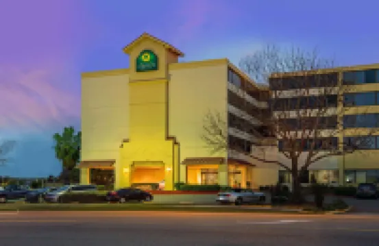 La Quinta Inn & Suites by Wyndham New Orleans Airport
