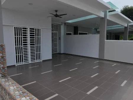 Weston Residence Отели рядом с достопримечательностью «Таман Рекриси Тасайк Чатин Ментакаб»