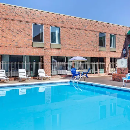 Days Inn & Suites by Wyndham Rocky Mount Golden East