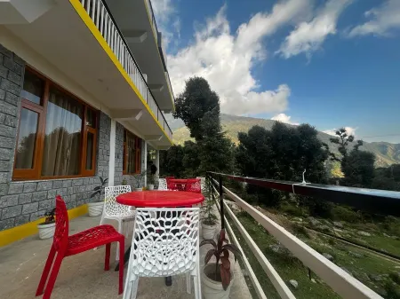 Winterstone Studio Отели рядом с достопримечательностью «Dharamsala War Memorial»