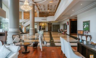 The Grand Riverside Hotel