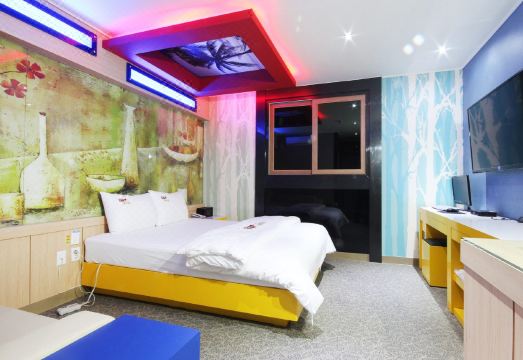 하늘이 열리는 객실 천장