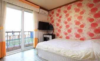 Geojedo Smile of Thousand Years Pension