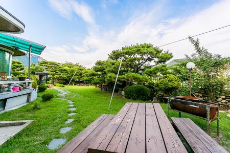 Gongju Gyeryongsandeul Flower Pension