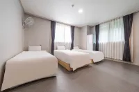 Gapyeong Hotel (Hotel)