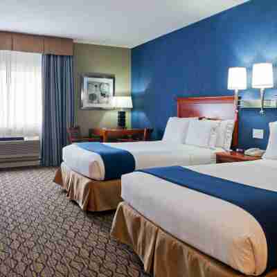 Holiday Inn Express & Suites Port Clinton-Catawba Island Rooms