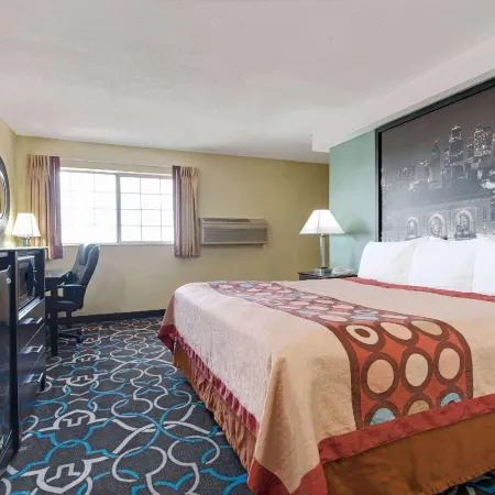 Super 8 by Wyndham Kansas City