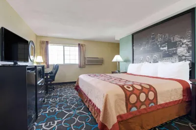 Super 8 by Wyndham Kansas City カンザス・シティーのホテル