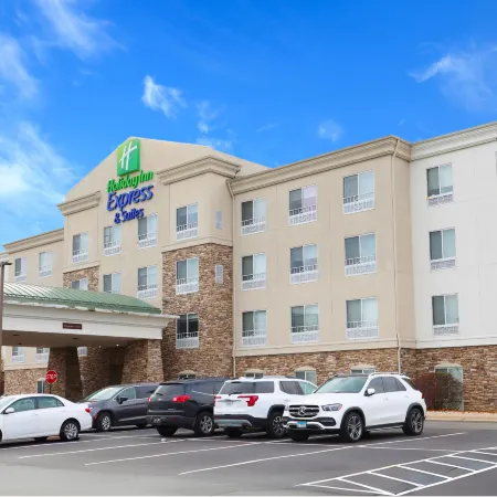 Holiday Inn Express & Suites CHICAGO NORTH-WAUKEGAN-GURNEE by IHG