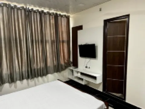 Grover International Hotel