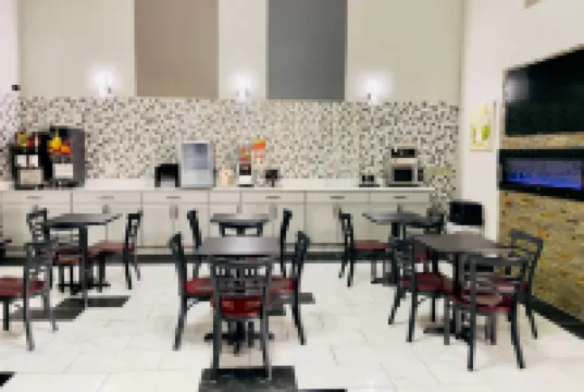 ซุปเปอร์ 8 บายวินด์แฮม ชาโคปี โรงแรมในShakopee