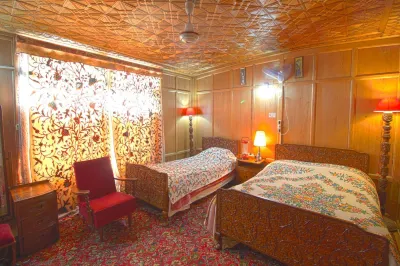 Houseboat New Golden Flower