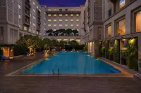 Lemon Tree Premier, Delhi Airport - piscina