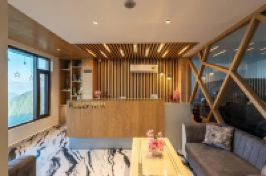 The Seasons Dalhousie - Best Valley View & Mountain View AC Hotel in Dalhousie