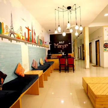 納普莊園青年旅館 鄰近班德拉站的酒店