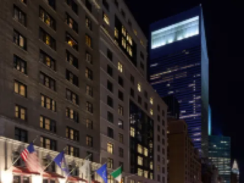 Fitzpatrick Manhattan Hotel berhampiran Seagram Building