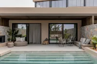 Pnoe Breathing Life - Adults Only - Pool