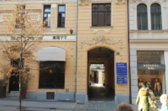 Hotel Emonec Hotel berhampiran Triple Bridge