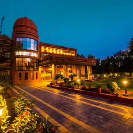 The River Front Resort Отели в г. Читракут