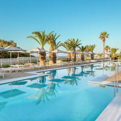 Porto Bello Royal Отели рядом с достопримечательностью «Пляж Кардамена»