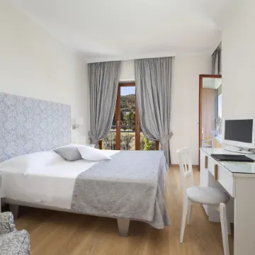 Hotel Regina Отели рядом с достопримечательностью «Пляж Сальваторе»