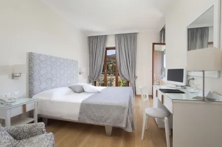 Hotel Regina Отели рядом с достопримечательностью «Собор Святых Филиппа и Иакова»