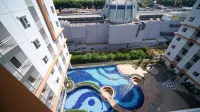 Comfy Spacey 2BR at Suncity Residence By Travelio Sidoarjo 호텔