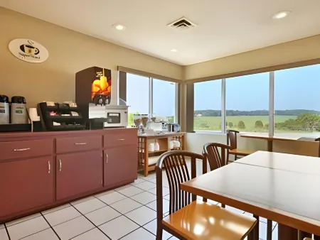 Knights Inn & Suites Dublin Отели в г. Пуласки