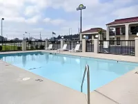 Days Inn by Wyndham Dublin GA - Pools
