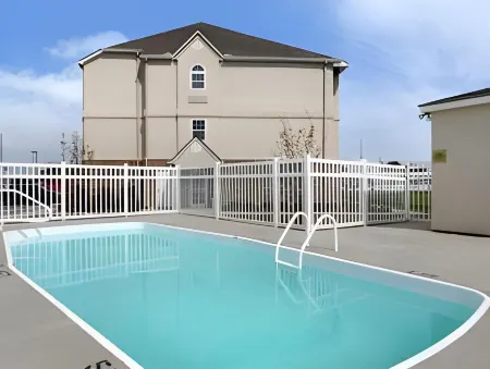 Microtel Inn & Suites by Wyndham Albertville