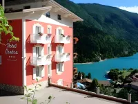 Hotel Londra Slow Living Molveno Hotels in Molveno