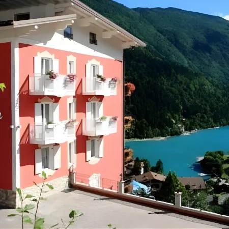 Hotel Londra Slow Living Molveno