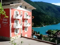 Hotel Londra Slow Living Molveno Hotels in Molveno