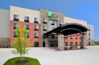 Holiday Inn Express & Suites Davenport Hotels near Dillard＇s Clearance Center