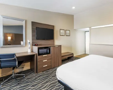 Best Western Plus Hill House ベーカーズフィールドのホテル