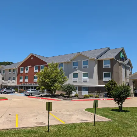 Holiday Inn Express & Suites EL DORADO by IHG