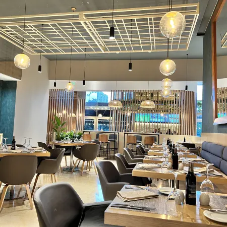 Holiday Inn BOGOTA AIRPORT by IHG Отели рядом с достопримечательностью «Парк развлечений Salitre Magico»