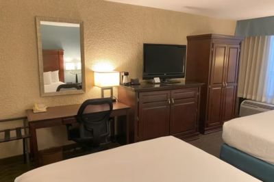 One-Bedroom Suite with Two Queen Beds Drury Inn & Suites Detroit Troy Photo