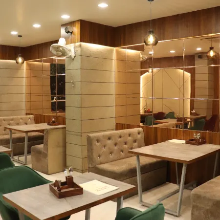 Hotel Samrat Ajmer Отели рядом с достопримечательностью «Железнодорожный вокзал Аджмер»