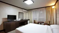 The Cheil Hotel Onyang Hotels near Oeam Folk Village
