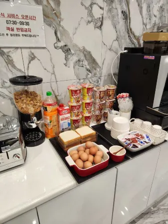 Gimhae Hotel Next Отели рядом с достопримечательностью «Shell mound gallery in Gimhae Bonghwang-dong Relice»