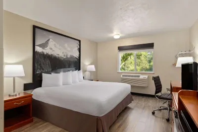 Super 8 by Wyndham Roseburg