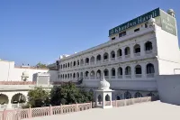 Khandwa Haveli Hotel berhampiran Kanak Bihari Temple