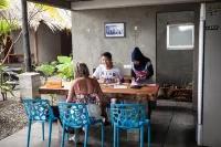Bale Karang Cottages فنادق في Cijulang